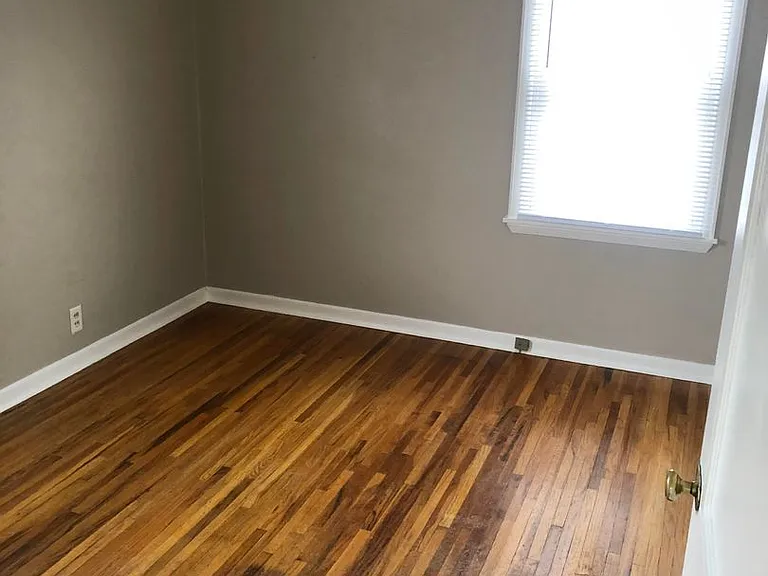 1130 Easton Ave — Photo 4