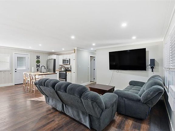 3rd image of 121 Ripley Ave