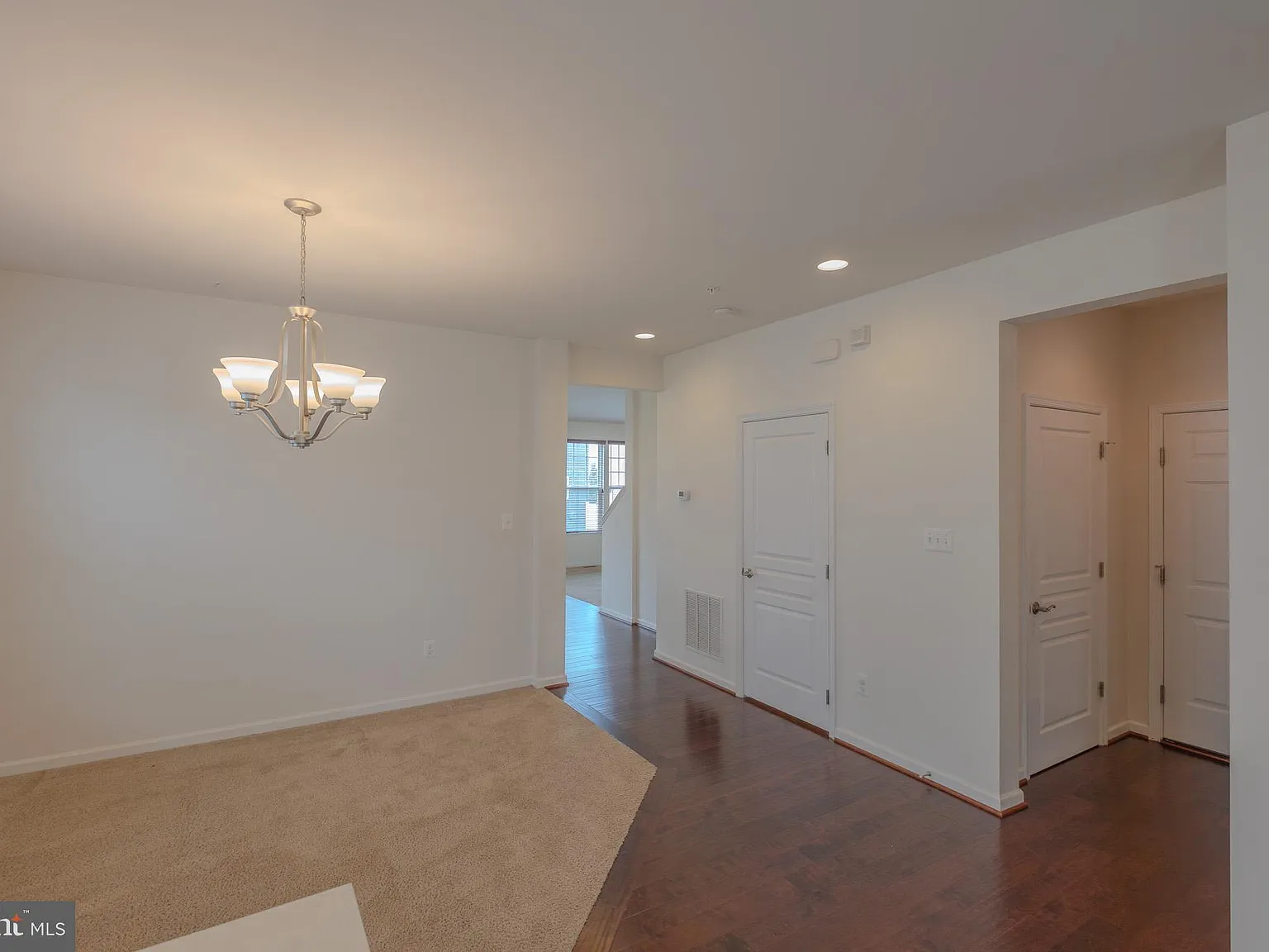 4 bed, 3.5 bath, 3278 sqft, $3,200 — Photo 3
