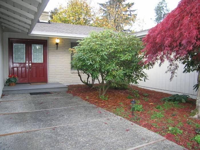 Front door & courtyard