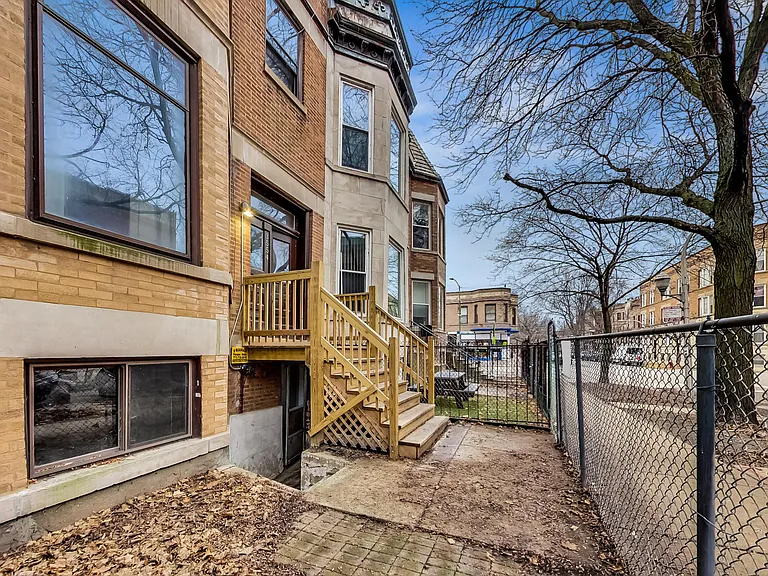 3554 N Wilton Ave #1 — Photo 42