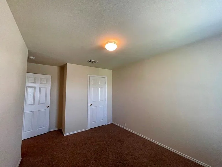251B Utterback — Photo 24