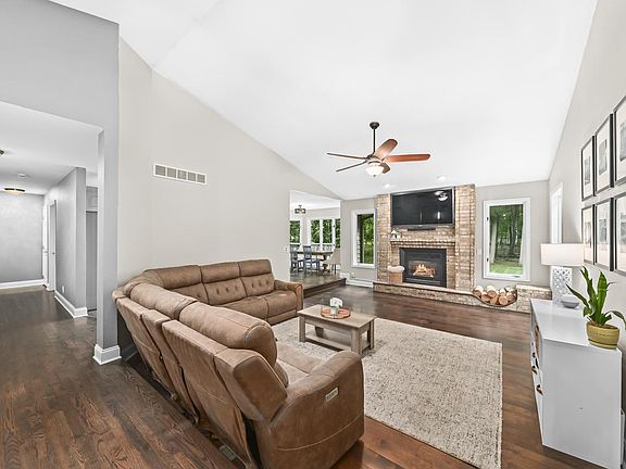 3rd image of N64W33946 Lakeview DRIVE