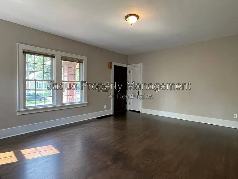1425 Lakeway Ave — Photo 5