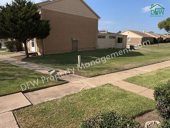 3rd image of 27 E Creek Ln