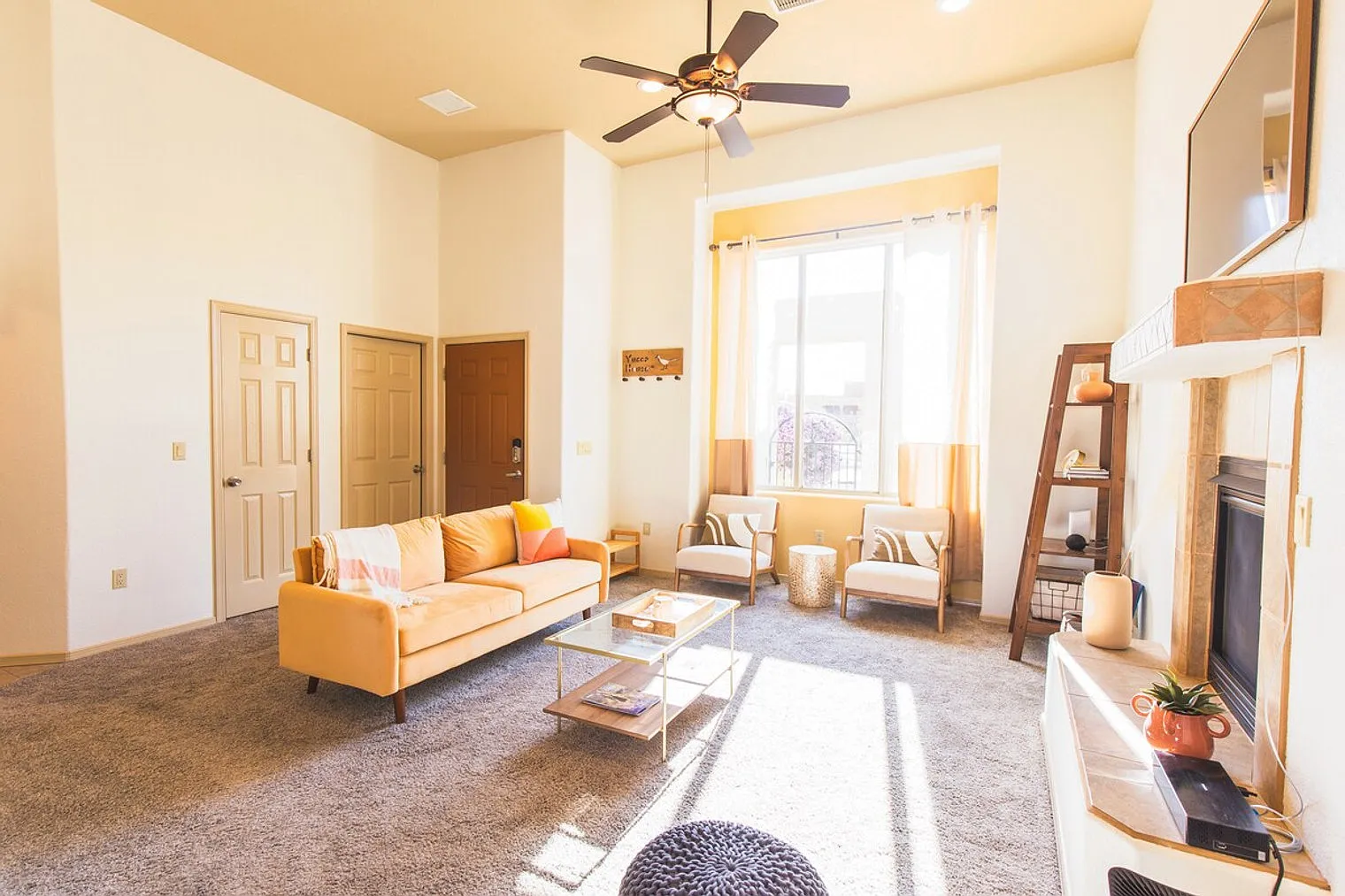 3 bed, 2.0 bath, 1302 sqft, $5,075 — Photo 1