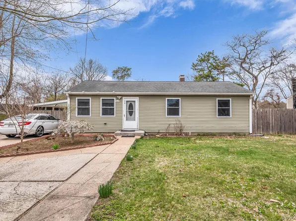 74 Eisenhower Avenue, Brentwood, NY 11717