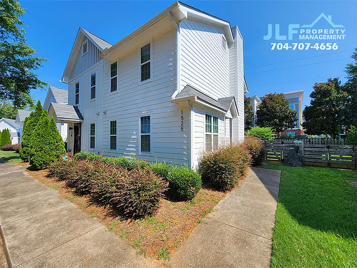 2 bed, 2.5 bath, 1000 sqft, $2,050 — Photo 2