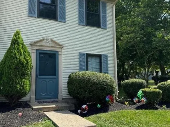 549-549 Manchester Ct, Piscataway, NJ 08854