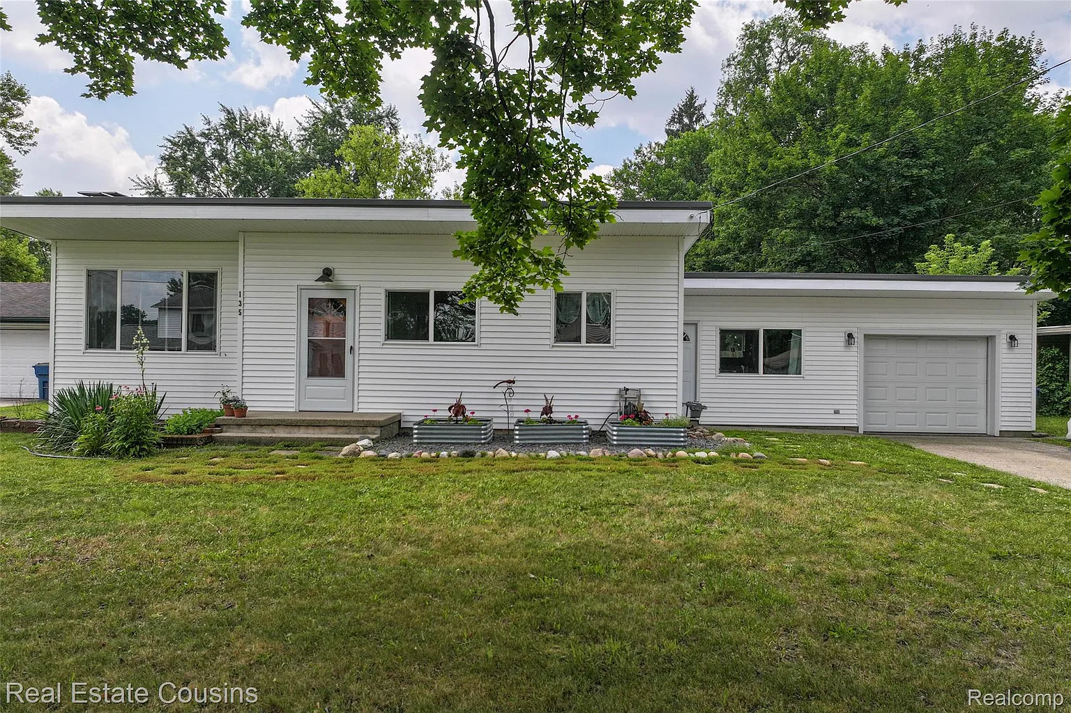 135 Bevin Dr photo 1
