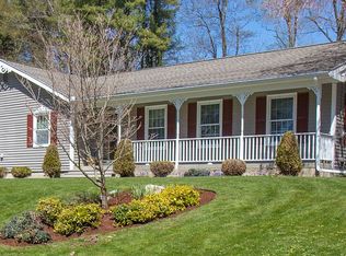 39 Chippewa St, Hubbardston, MA 01452