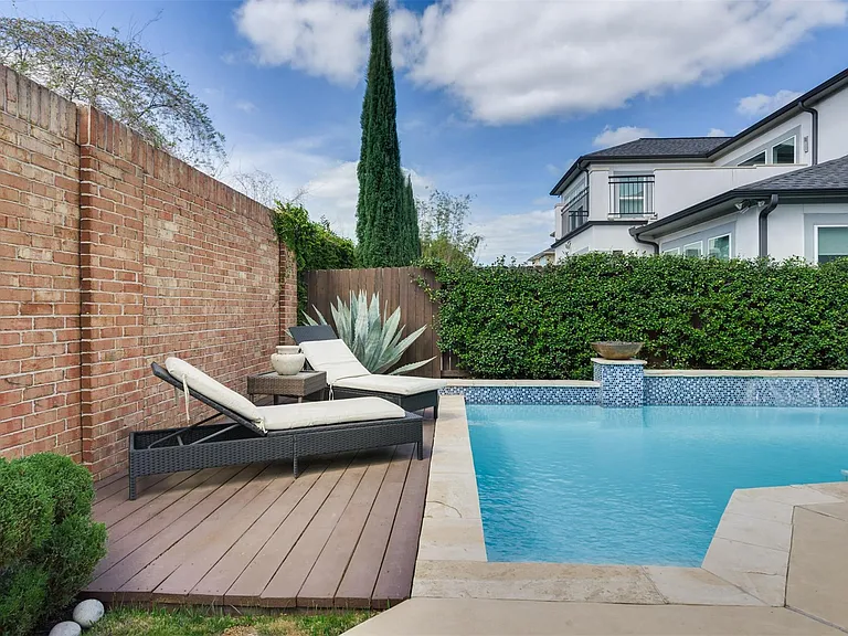 1826 Jade Hollow Ln — Photo 43
