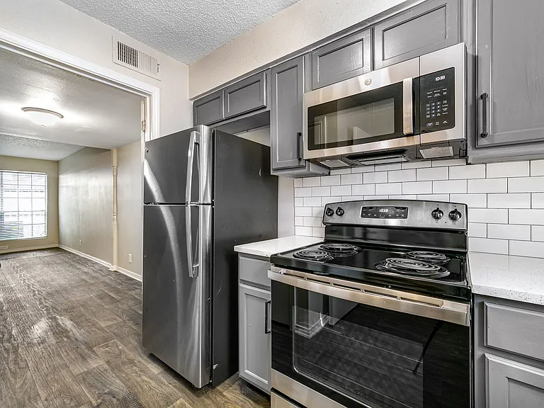 Parkwyn Townhomes — Photo 11
