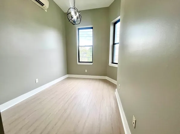 72-55 60 Lane image 3 of 8