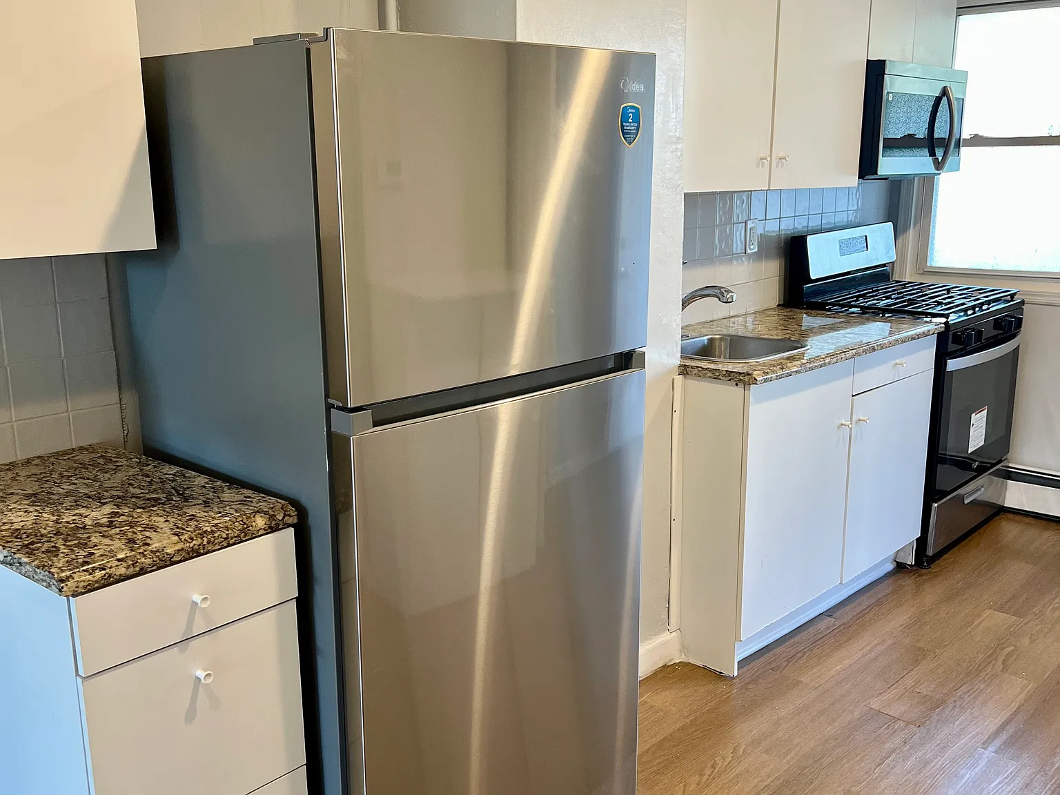 2 bed, 500 sqft, $2,200 — Photo 1