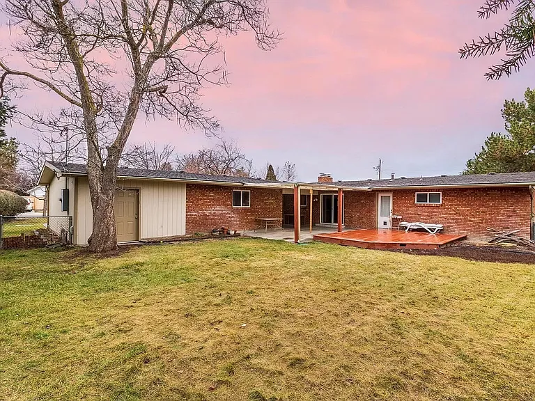 3411 W Hillcrest Dr — Photo 22