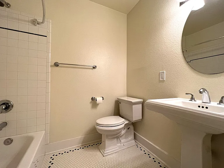 Marcella Apartments — Photo 65