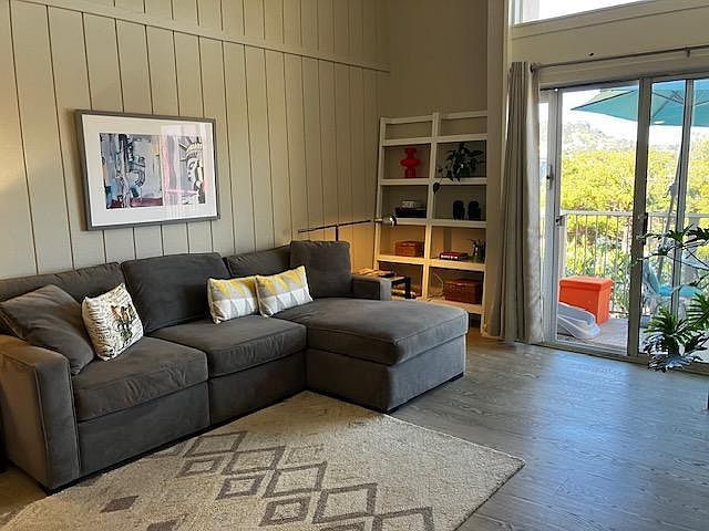 1st image of 418 Larkspur Plaza Dr
