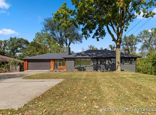 1261 Three Mile Rd NE, Grand Rapids, MI 49505