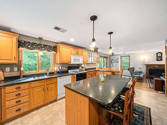3rd image of 66 Cottage Ln