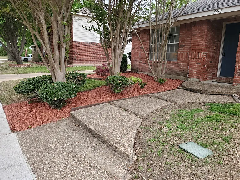 5005 Boxwood Ln — Photo 2