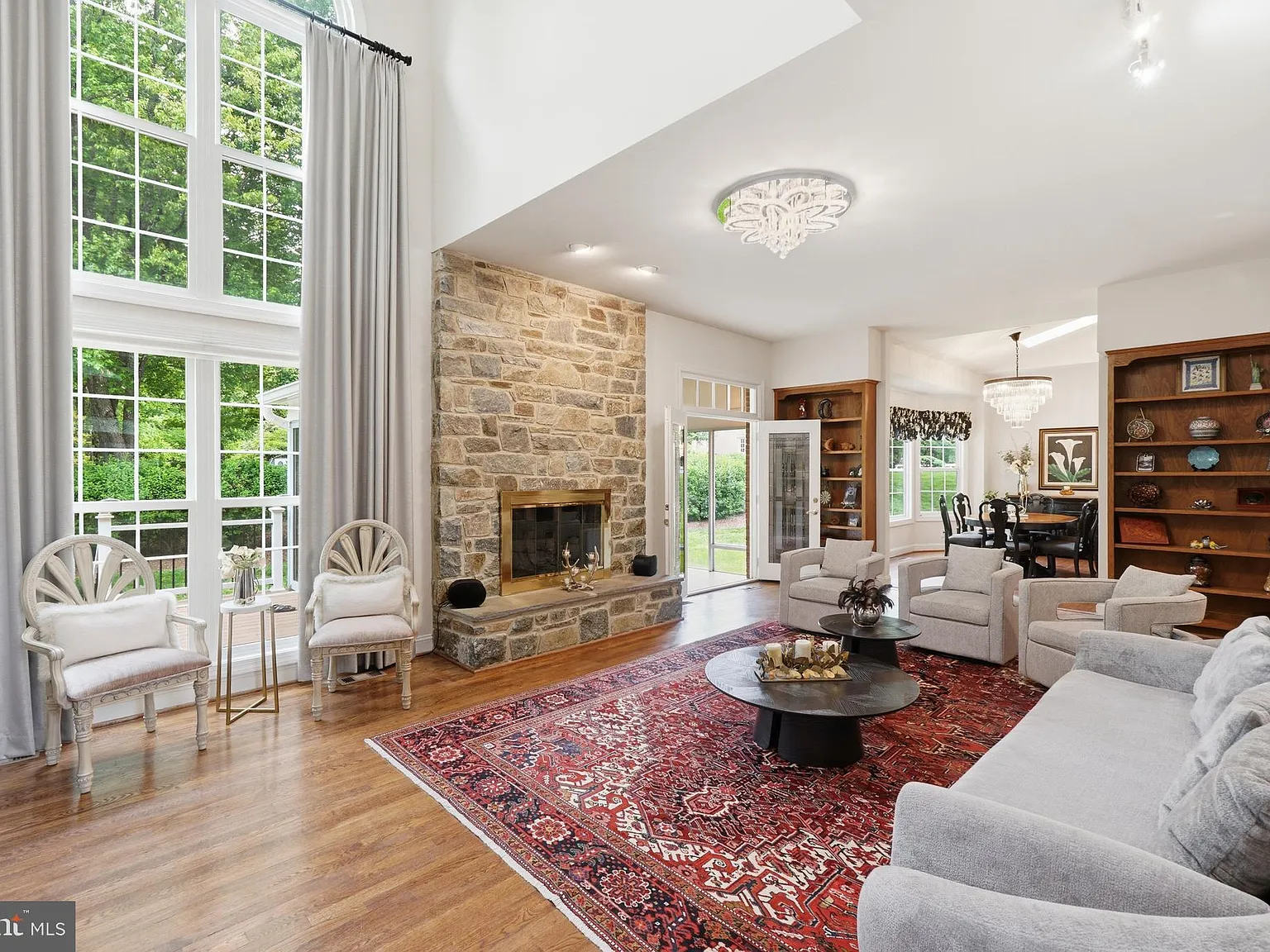 6 bed, 4.5 bath, 7309 sqft, $7,950 — Photo 4