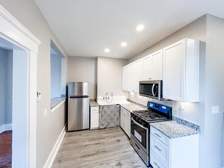 1610 Main St #4F — Photo 9