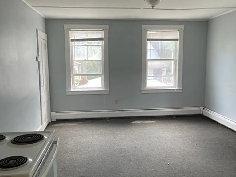 38 Railroad St — Photo 4