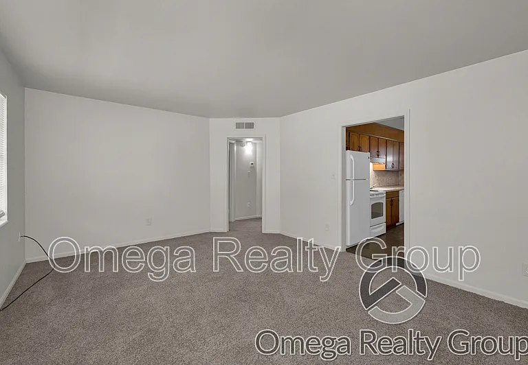 2020 High School Rd #H — Photo 6