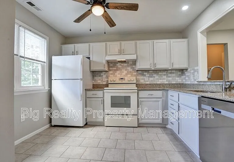1732 Rosewood Ct — Photo 2