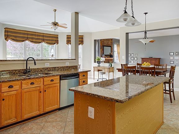 5th image of 43226 Meadowood Ct