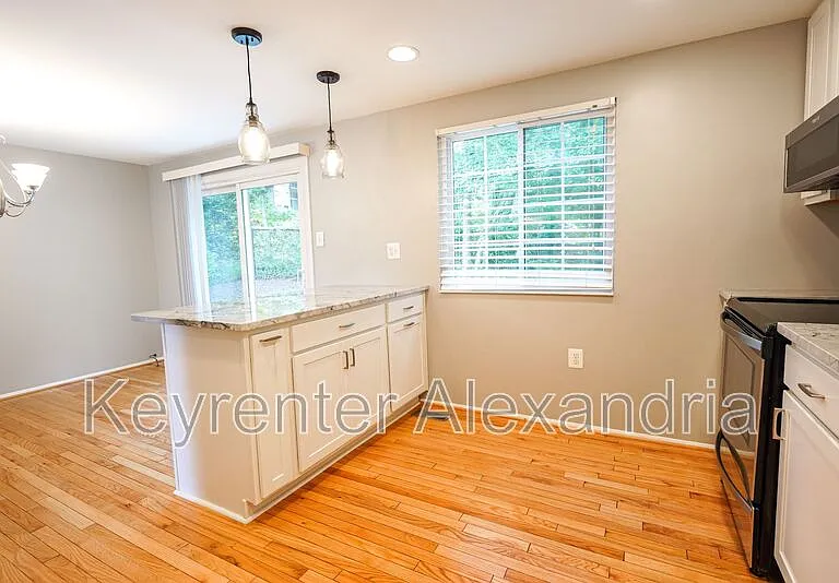 5901 Beech Tree Dr — Photo 10