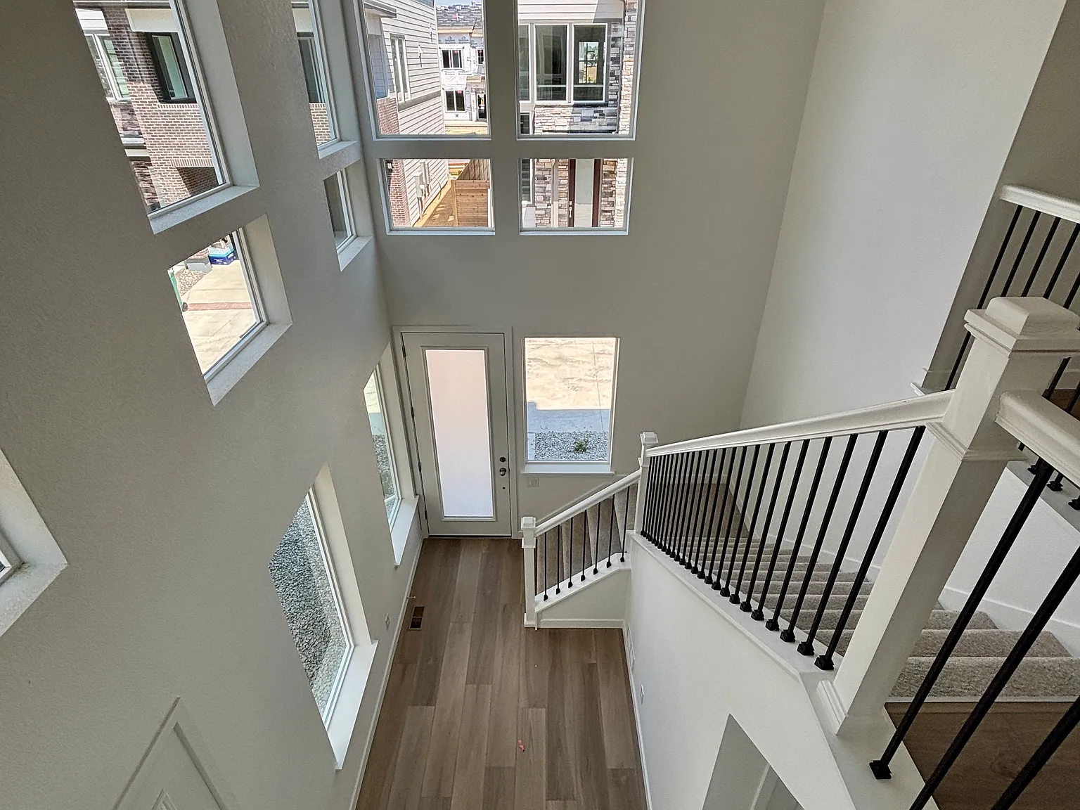 4 bed, 3.5 bath, 2434 sqft, $3,695 — Photo 3