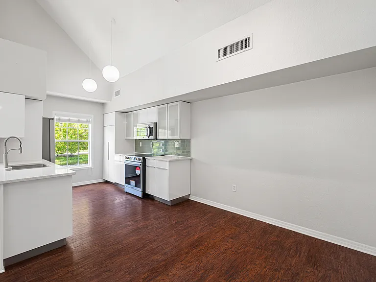 9412 Lake Chase Island Way — Photo 3
