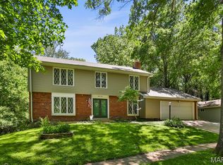 812 La Feil Dr, Ballwin, MO