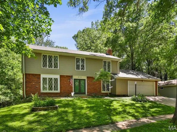 812 La Feil Dr, Ballwin, MO 63021