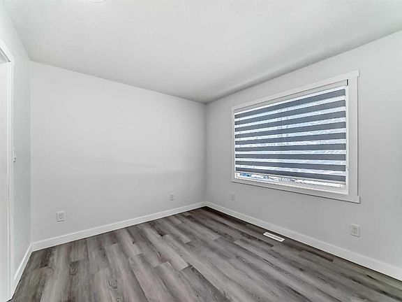 5th image of 3504 W 33rd St SE