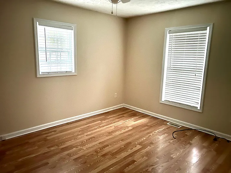 111 Sunset Dr #102 — Photo 4