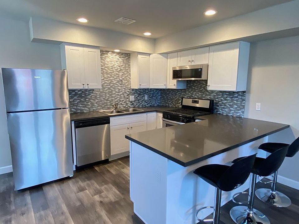 1st image of 1136 W 36th St #11