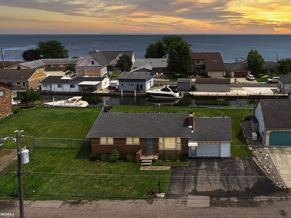 1st image of 46870 Roselane Dr