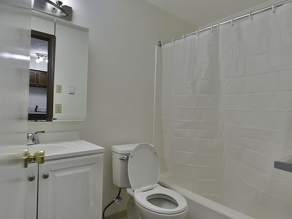3rd image of 40 Rhodes Ave
