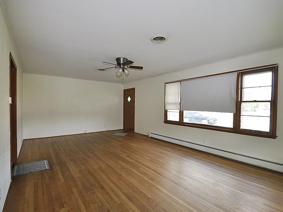 2nd image of 1015 1st Ave