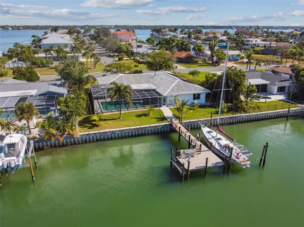 12300 7th St E, Treasure Island, FL 33706