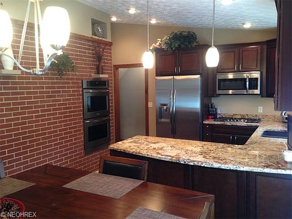 3rd image of 620 N Sheraton Cir