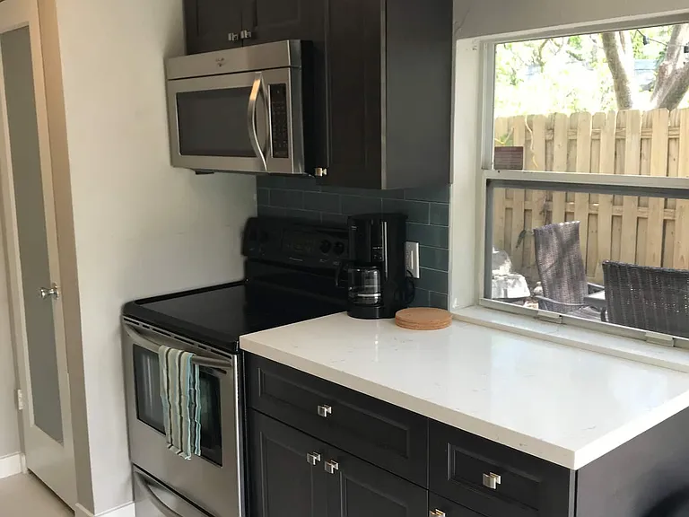 1210 NE 1st Ave #2 — Photo 6