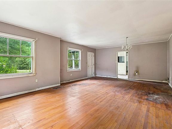 4th image of 504 Avenue A St