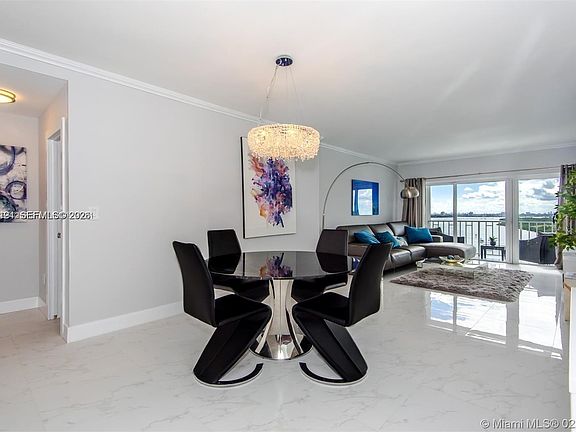 5th image of 300 Bayview Dr APT 1102