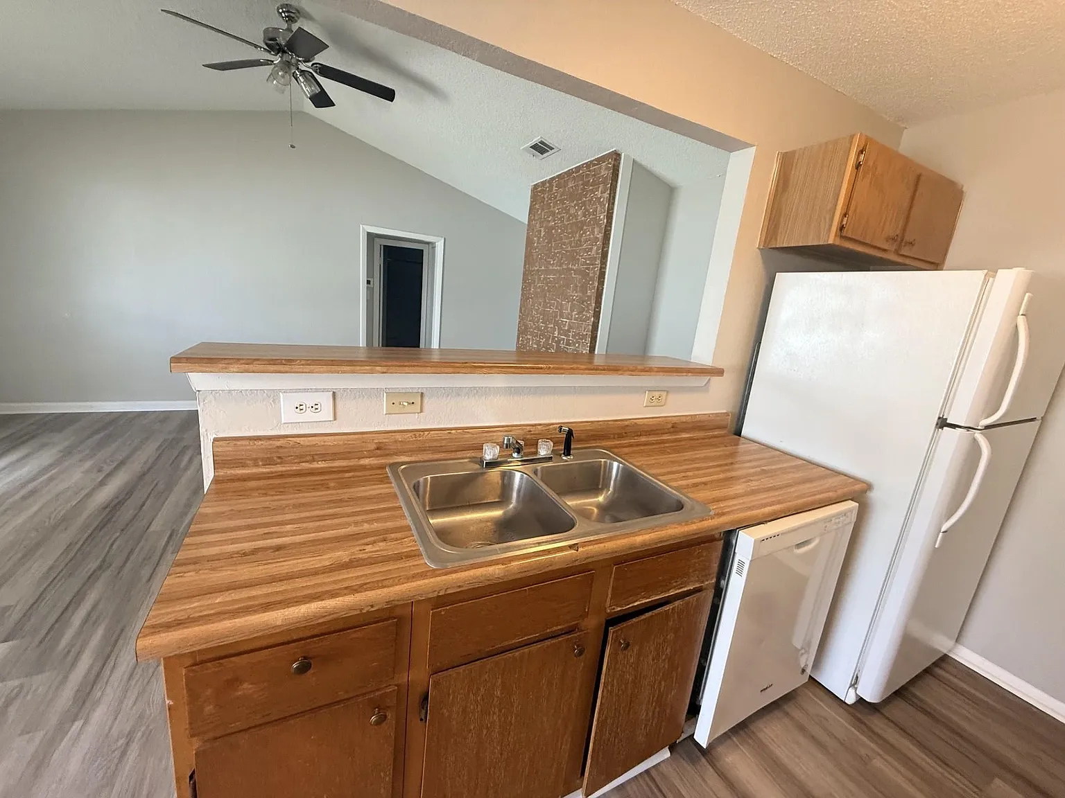 2 bed, 2.0 bath, 838 sqft, $1,360 — Photo 4