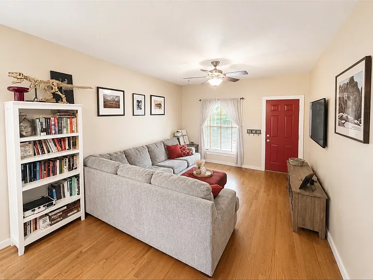 524 S Millwood Ave — Photo 3