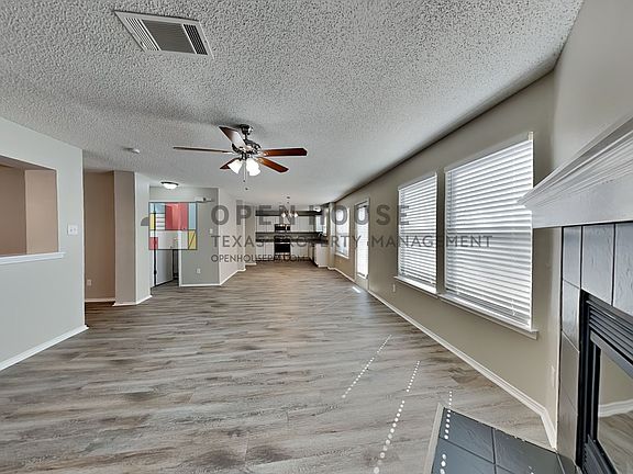 5th image of 905 Austin Ln